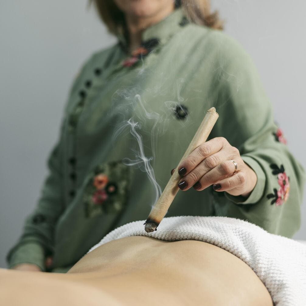 suction-cups-therapy-session-close-up (1)